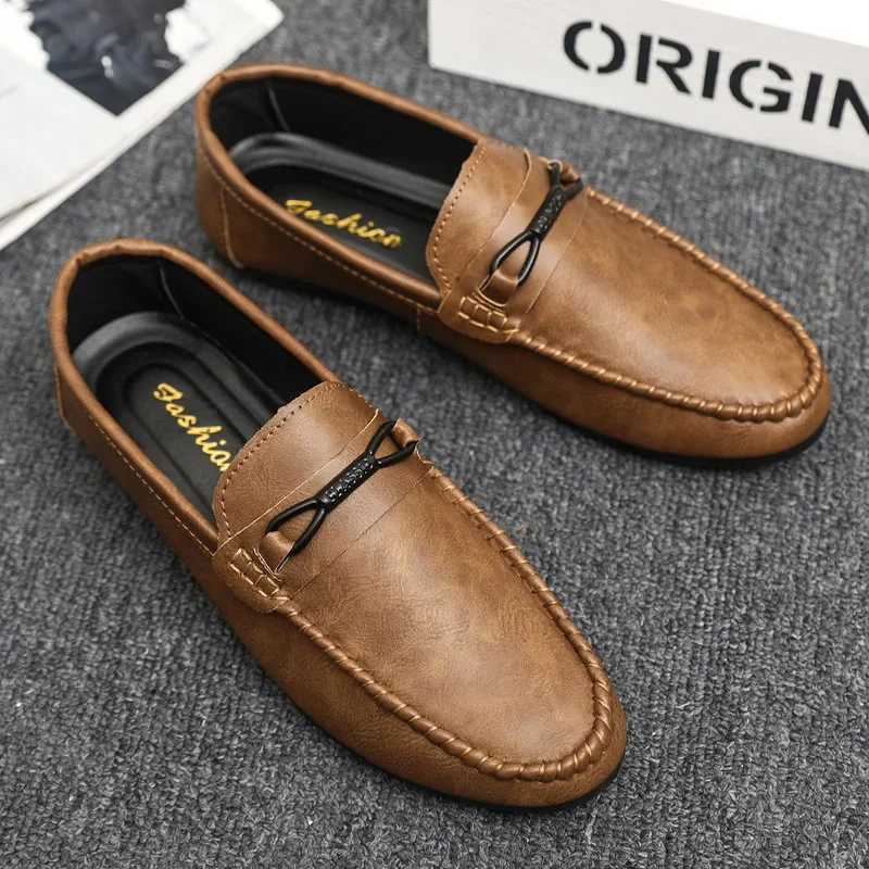 Summer New Mens Loafers Comfortable Flat Casual Shoes Men Breathable Slip- Soft Leather Driving Shoes 2023XJ250118
