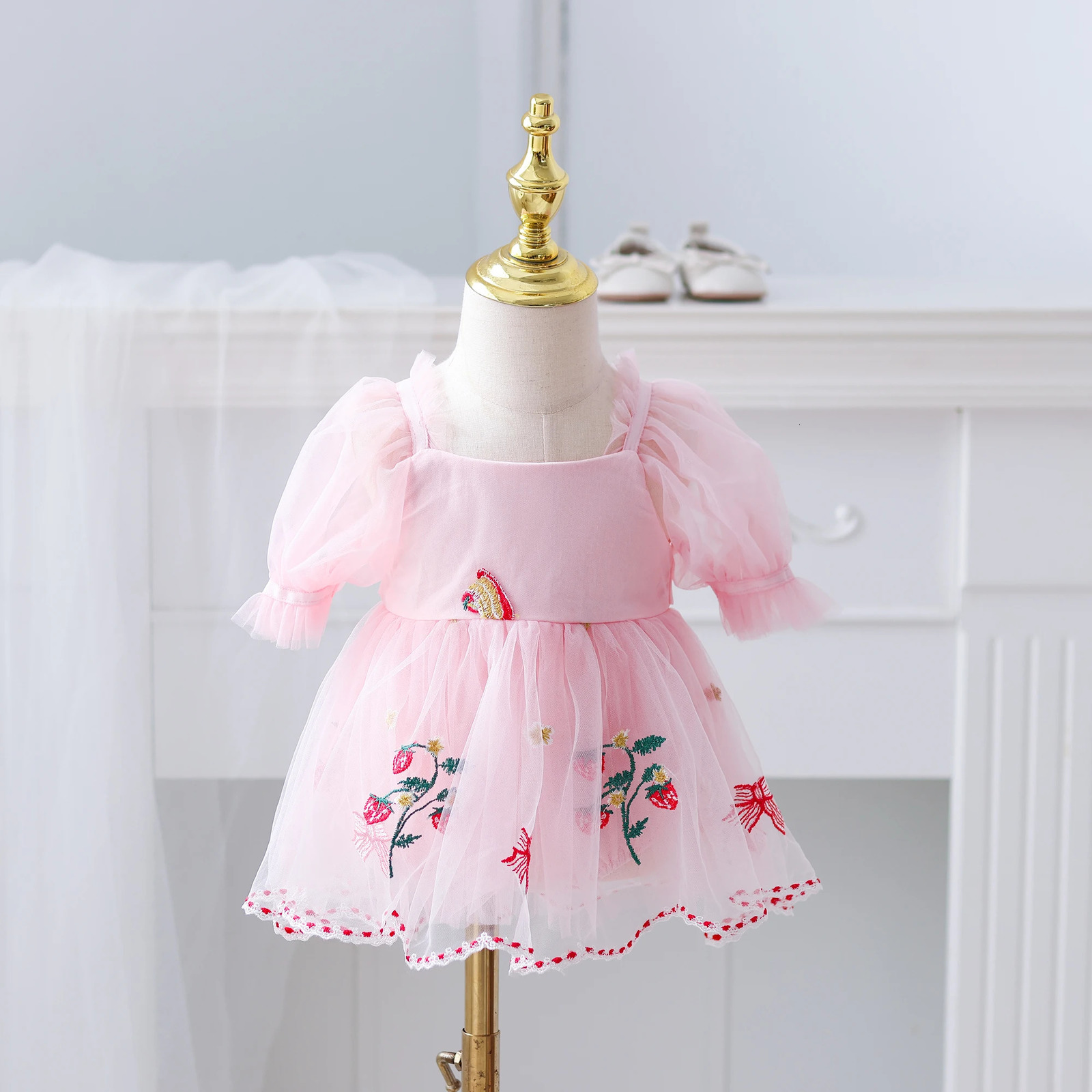 Summer Baby Puff Sleeve Sweet Cute Princess dress Baby Girl Big Bow Strawberry Embroidered Mesh Wrap Skirt for Going Out Pa 250115