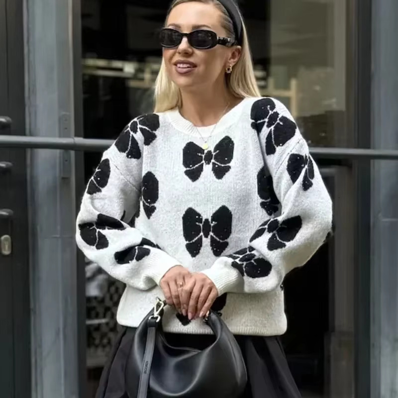 Women's O-Neck Pullover Design Sense Niche Tops Autumn Winter Butterfly Pattern Sweater Fashion Knitted Top Streetwear