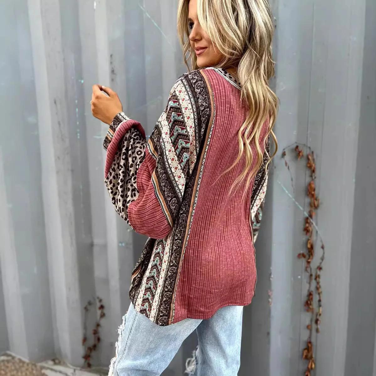 Womens Casual Shirt with Contrasting Stripes Round Neck and Loose Sleeves Womens Hoodie 250107