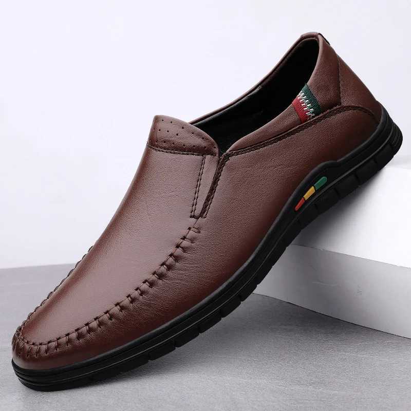 Genuine Leather Men Loafers Simple Moccasin Fi Slip Soft Flats Comfy Handmade Man Driving Footwear N-Slip Boat ShoesXJ250118