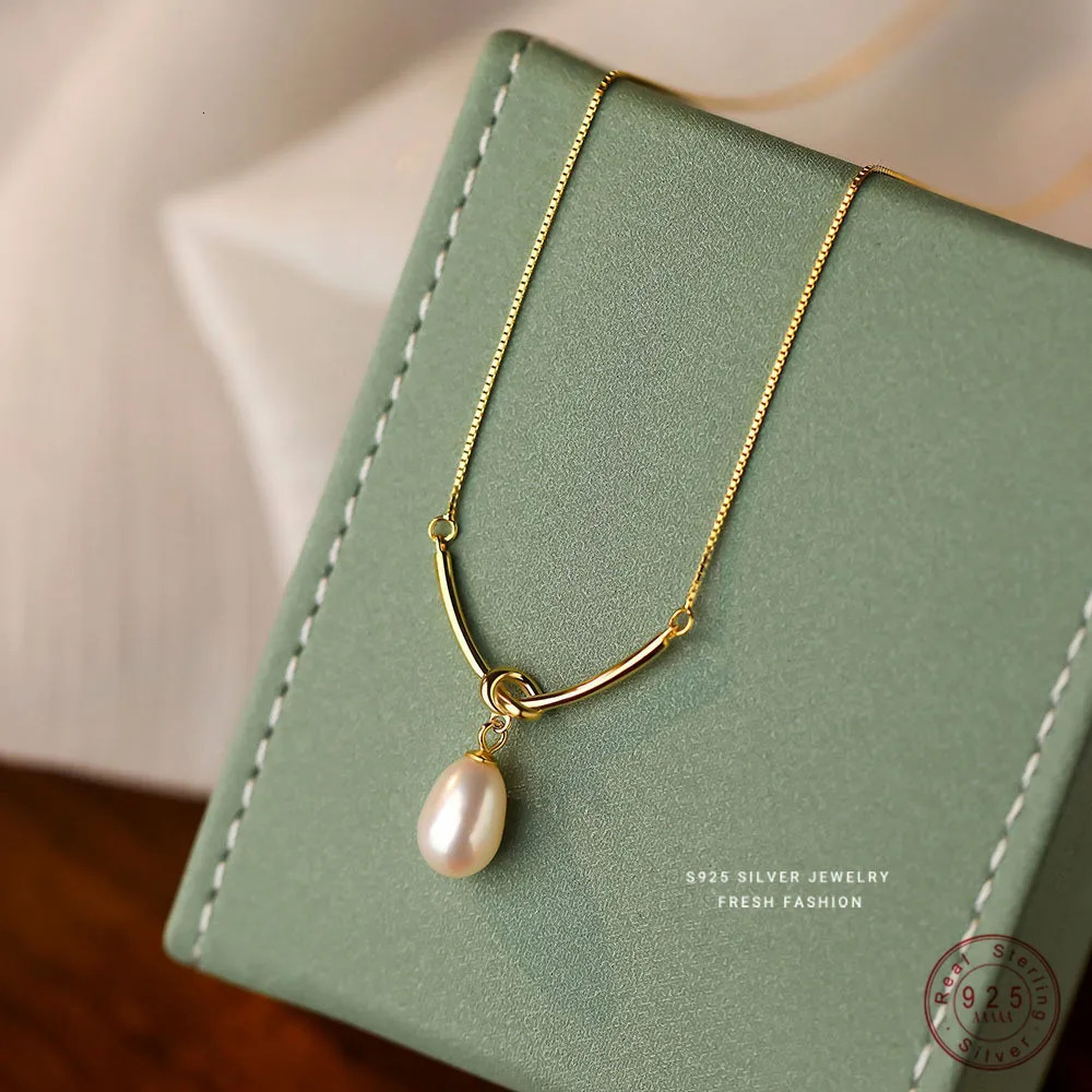 925 Sterling Silver French High Quality Freshwater Pearl Pendant Necklace for Women Temperament Wedding Jewelry Accessories 250110