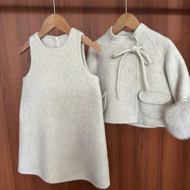 Elegant children clothing girl woolen jacket autumn and winter style girl western-style vest skirt fur edge woolen coat trend 250113