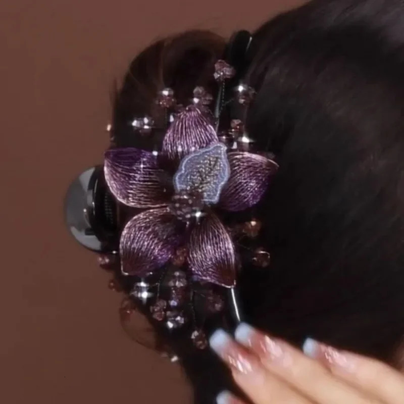 Woven Copper Wire Flower Bride Hairpin Hair Accessories for Women Retro y Zircon Shark Clip Headwear Mom Jewelry Tiaras 250118