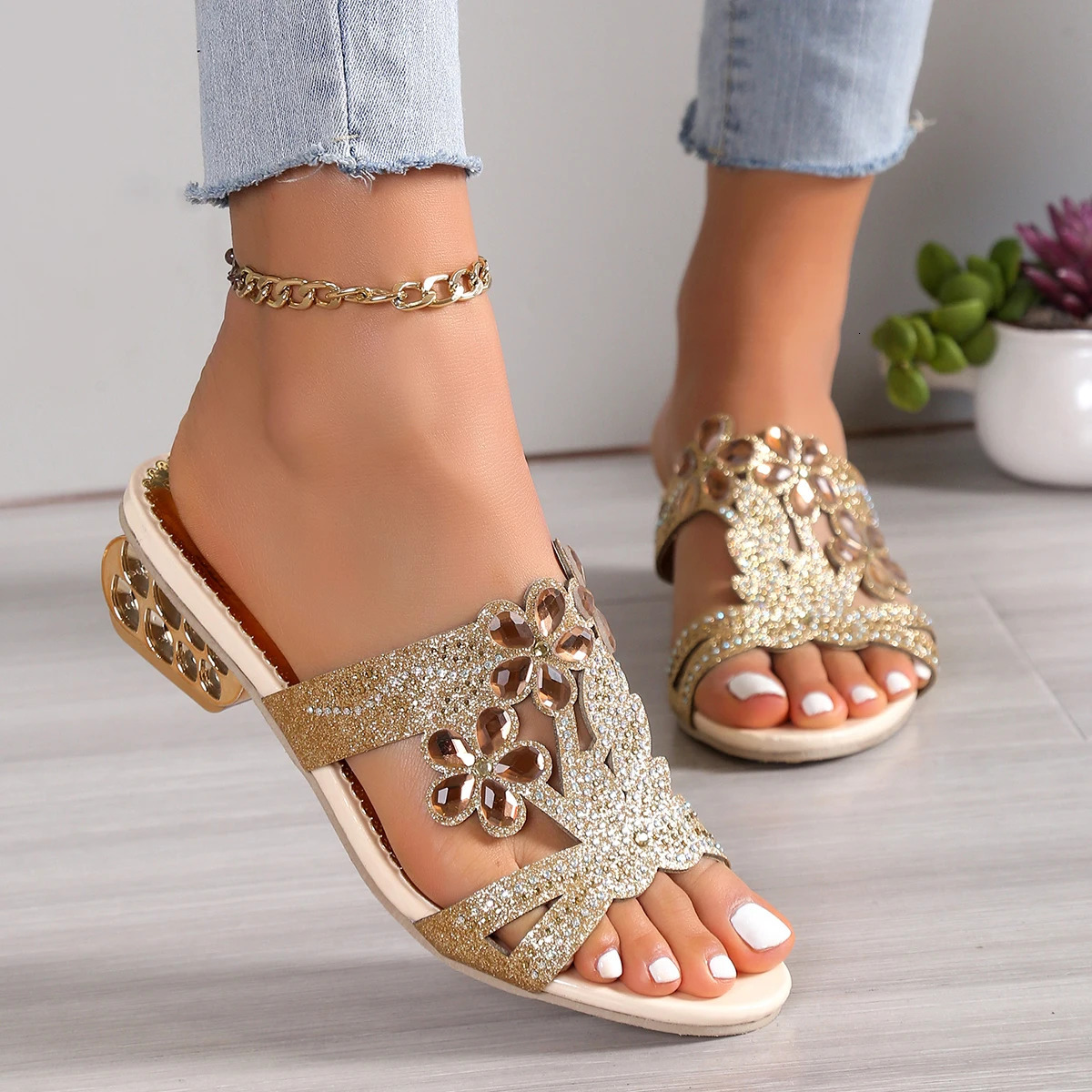 Women Slippers Summer Women Sandals Fashion Hollow Comfort Slippers Slip-On Beach Slides Zapatos De Mujer 250113