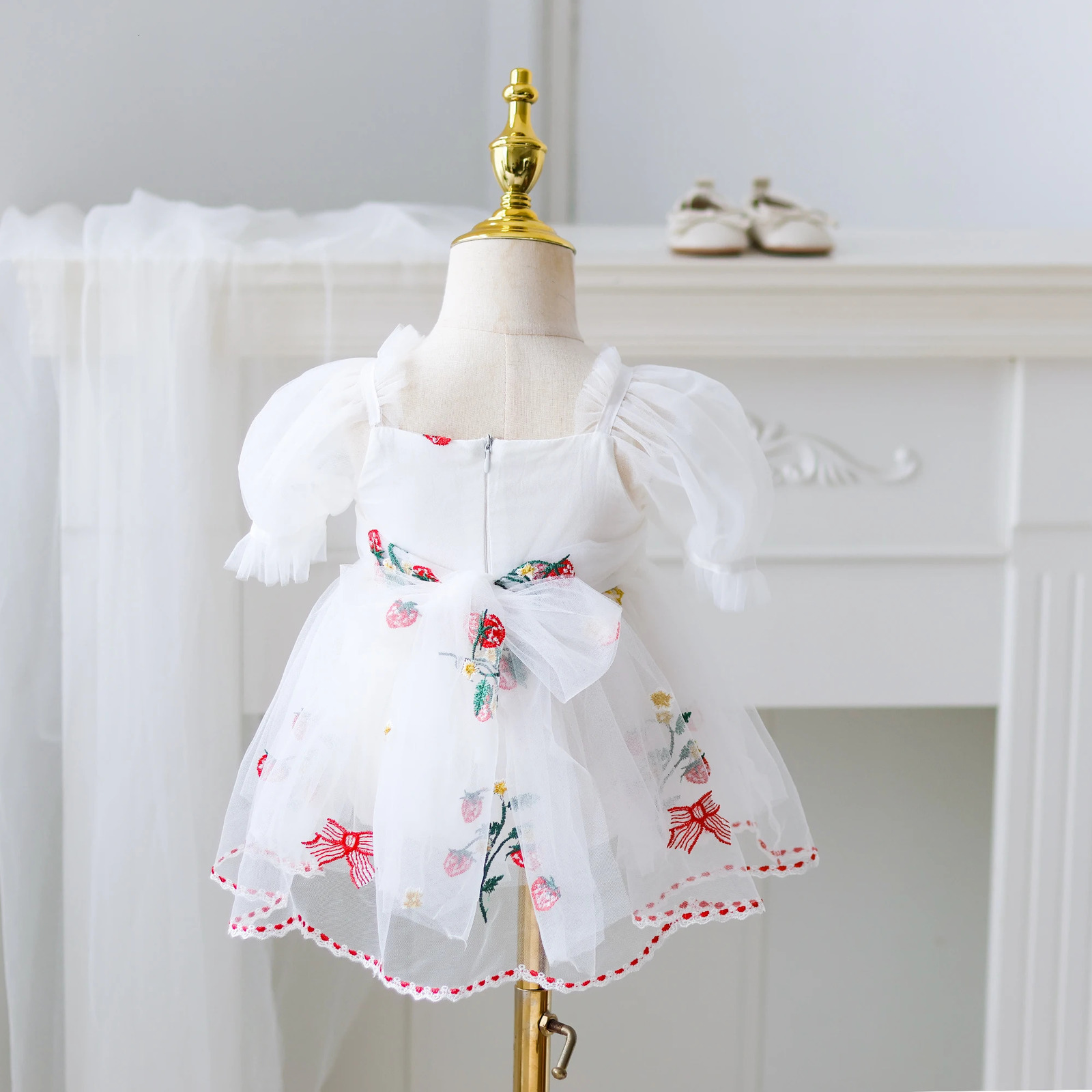 Summer Baby Puff Sleeve Sweet Cute Princess dress Baby Girl Big Bow Strawberry Embroidered Mesh Wrap Skirt for Going Out Pa 250115