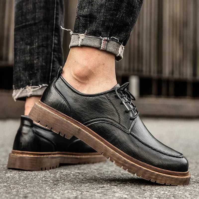 New Men Handmade Loafers Shoes Brogue Casual Shoes Men Genuine Leather Shoes Cargo Work Boots Business Casual SneakersXJ250118