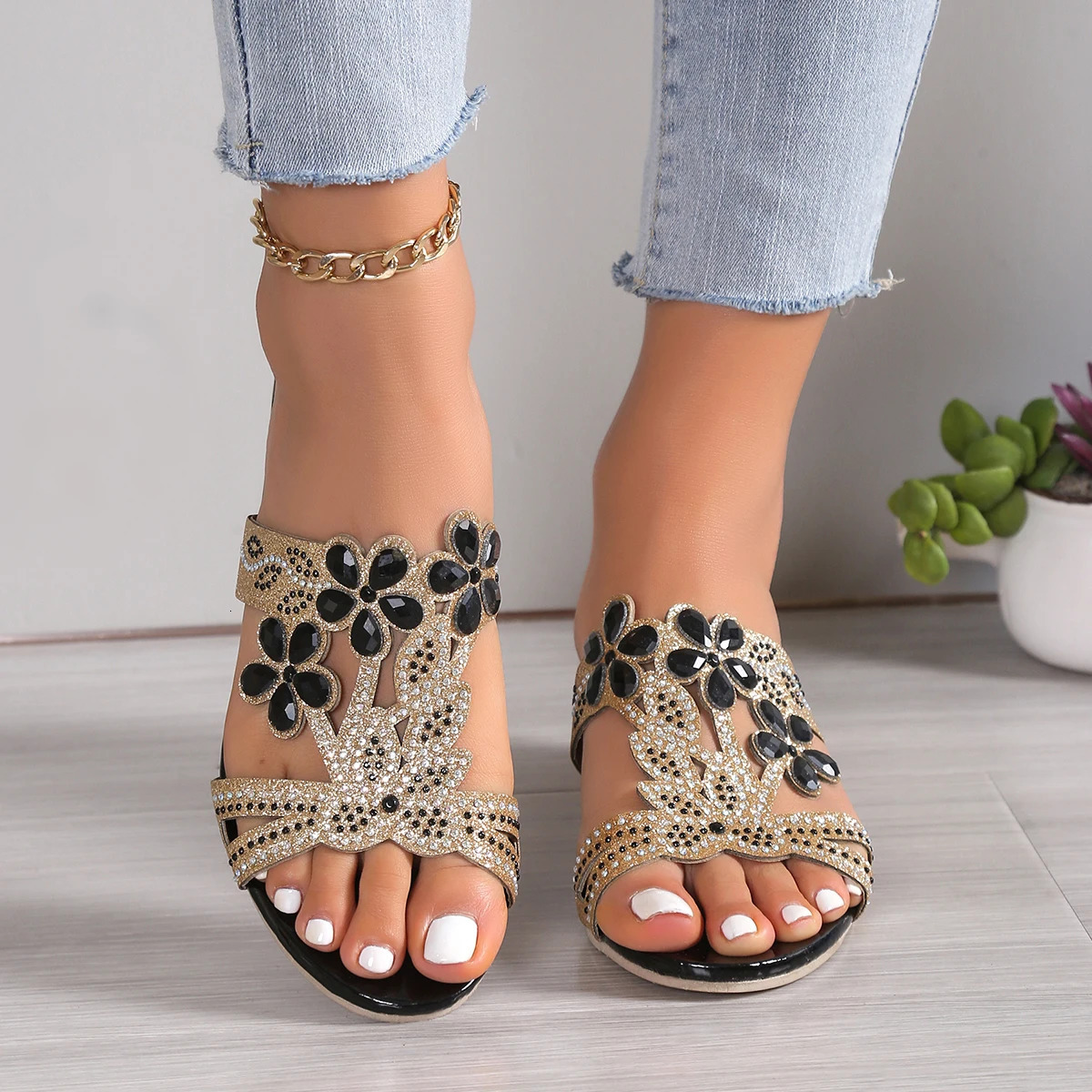 Women Slippers Summer Women Sandals Fashion Hollow Comfort Slippers Slip-On Beach Slides Zapatos De Mujer 250113