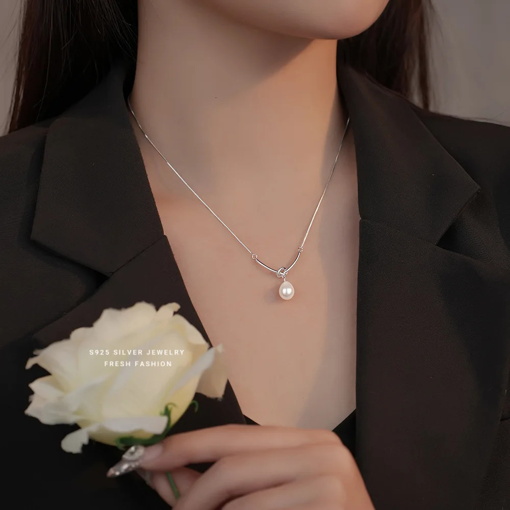 925 Sterling Silver French High Quality Freshwater Pearl Pendant Necklace for Women Temperament Wedding Jewelry Accessories 250110