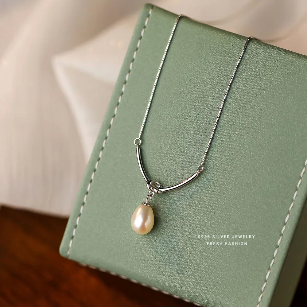 925 Sterling Silver French High Quality Freshwater Pearl Pendant Necklace for Women Temperament Wedding Jewelry Accessories 250110