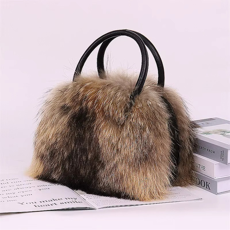 New Clothing Designer Brand Fox Hair Large Capacity Fashion High-End Handbag Charm Women's Fur Bag 2023