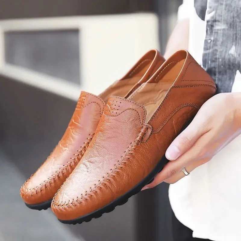 Men Leather Casual Shoes Autumn New Fi Luxury Brand Moccasin Comfortable Breathable Boat Driving Brown Leather ShoesXJ250118