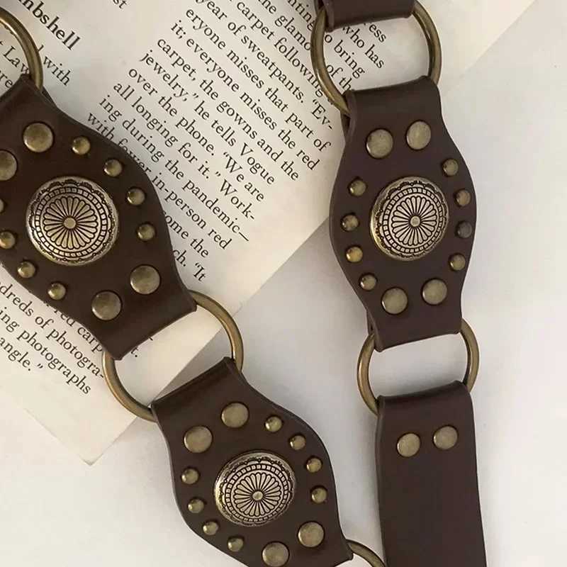 Retro circular splicing with denim hollow PU girl rivet punk metal buckle spice girl skiing decoration heavy broadband W250120