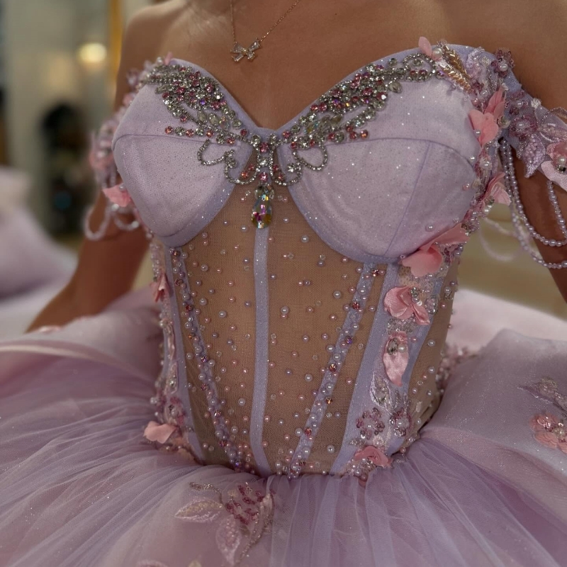 Light Lavender Quinceanera Dresses Ball Gown Off The Shoulder Applique Lace Beading Crystal Tull Party Birthday Sweet 16 Dress Vestidos