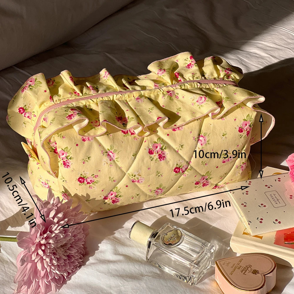 Quilted Floral Makeup Bag With Plaid lining Ruffle Edge For Women Large Capacity Travel Portable Pouch250114