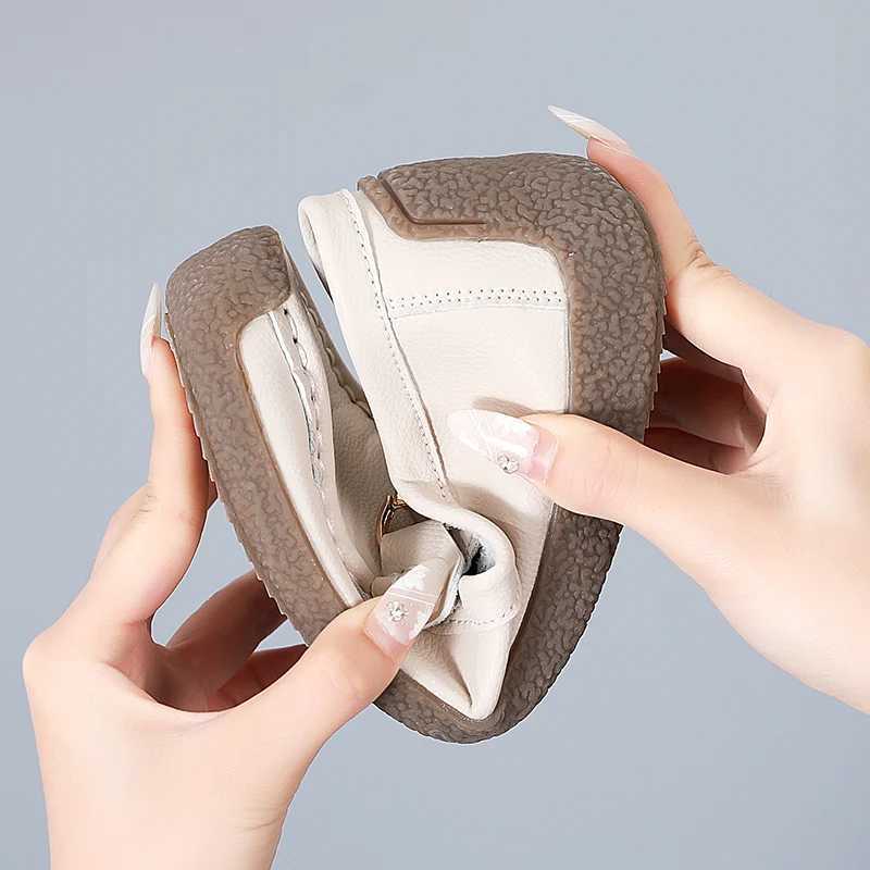 2024 New Women Shoes Flats Leather Sneakers Woman Casual Shoes Slip- Loafers Female Boat Shoes Big Size 44XJ250118
