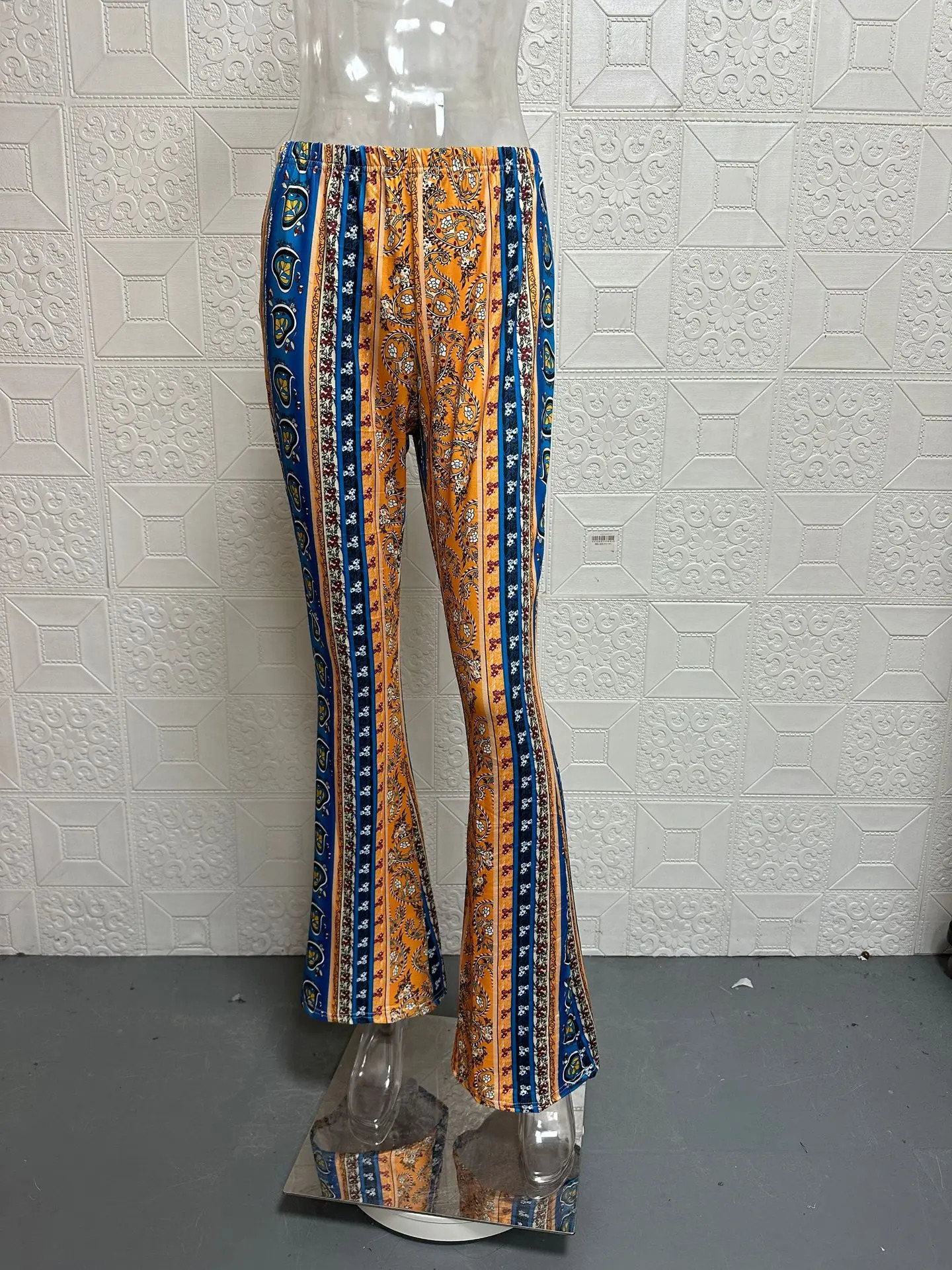 Fashionable high elasticity tight fitting micro flared printed casual pants 250122