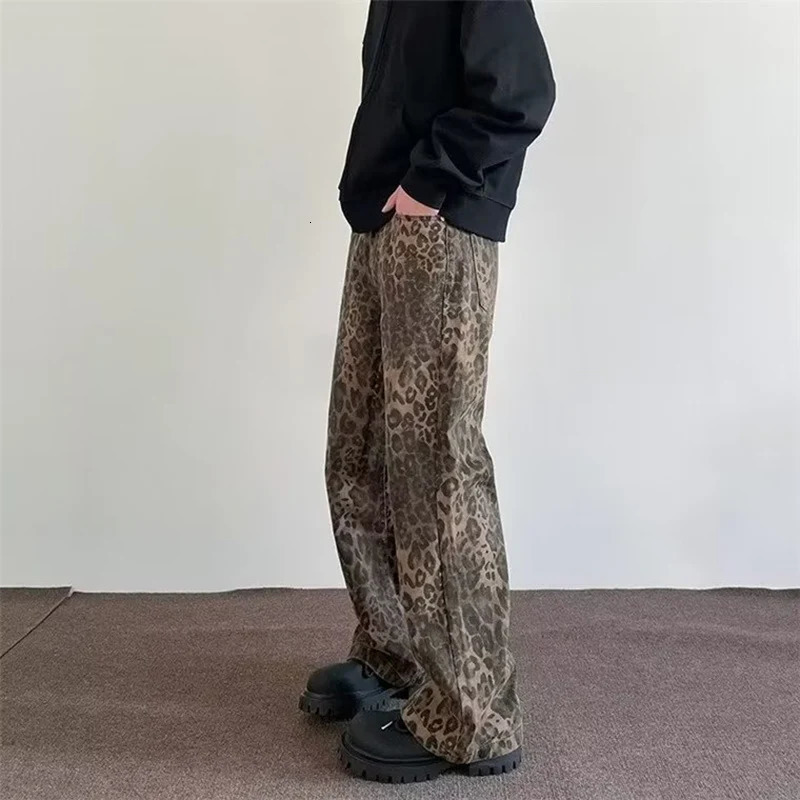 Fashion Mens Jeans Straight Leopard Print Retro Hip Hop Four Seasons Denim Wideleg Pants Loose Trousers For Men Streetwear 250121