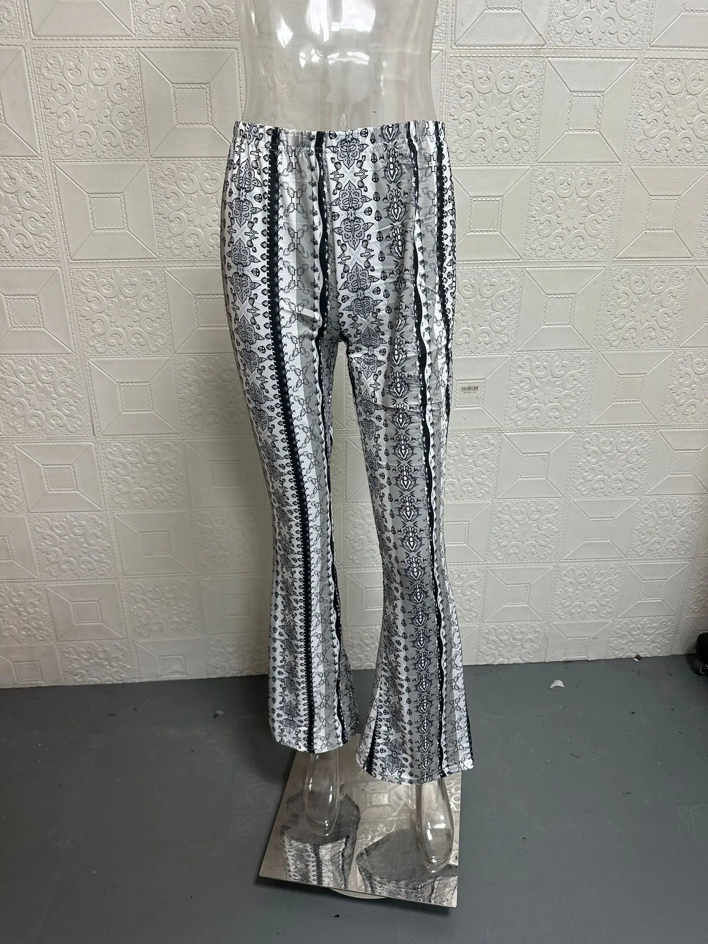 Fashionable high elasticity tight fitting micro flared printed casual pants 250122