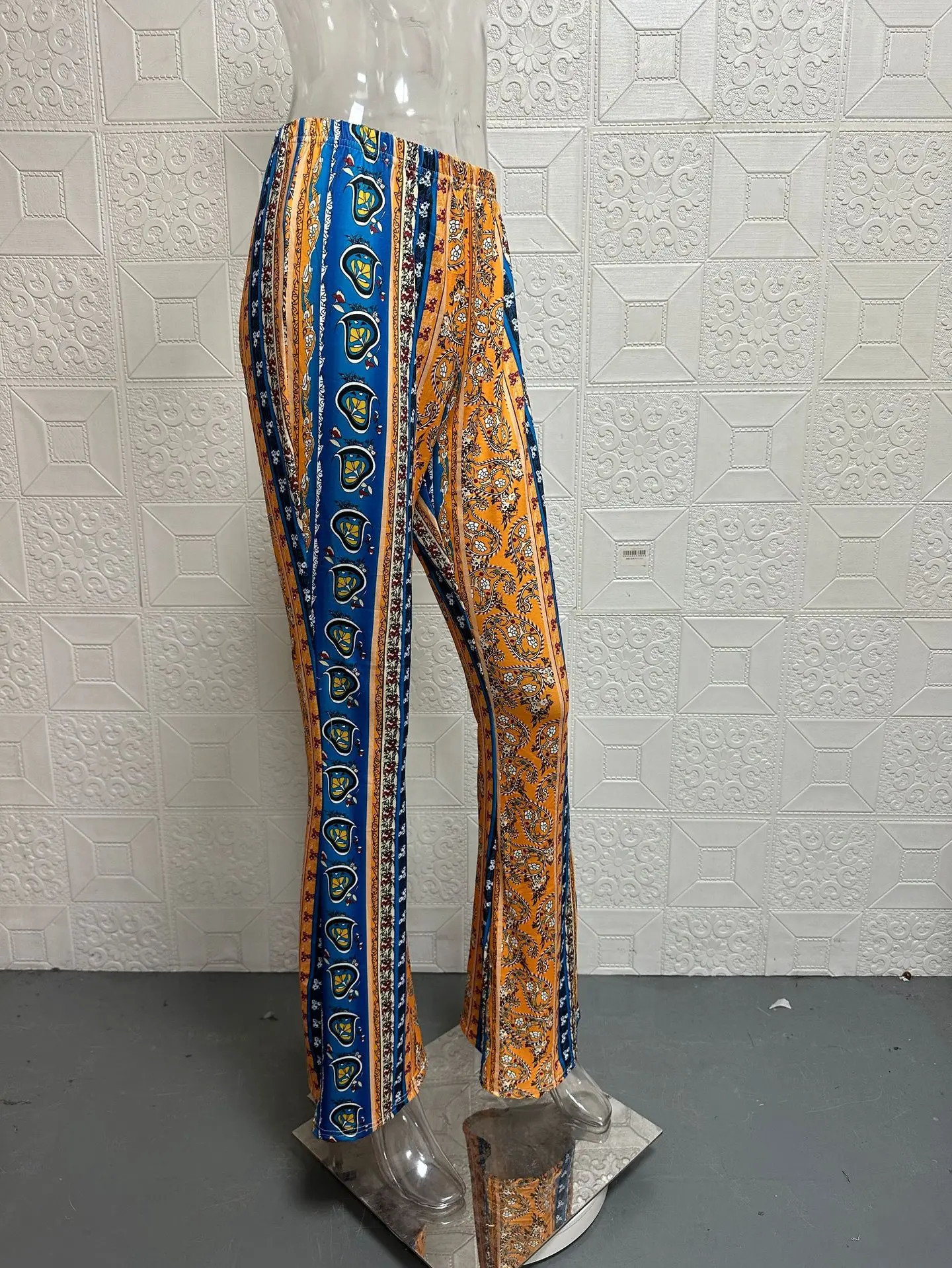 Fashionable high elasticity tight fitting micro flared printed casual pants 250122