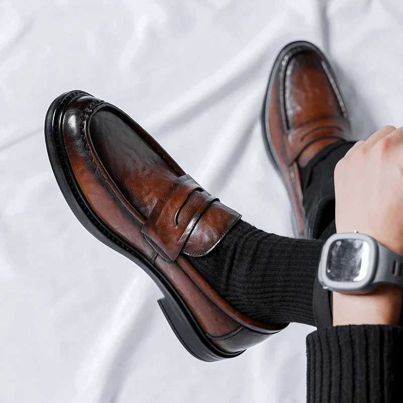 Men Casual Shoes Genuine Leather Thick Sole Fi Loafers Mens Comfortable Driving Men Platform Runway Leather ShoesXJ250118