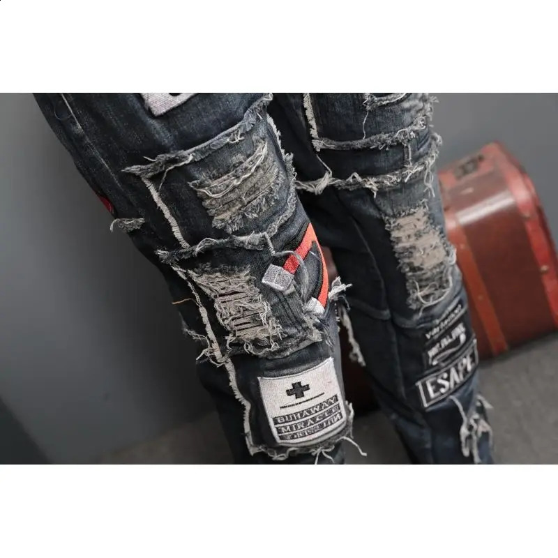 Spring and Autumn Broken Hole Patch ed Emblem Jeans Mens Straight Fit Elastic Pants 250113