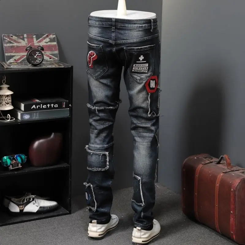 Spring and Autumn Broken Hole Patch ed Emblem Jeans Mens Straight Fit Elastic Pants 250113