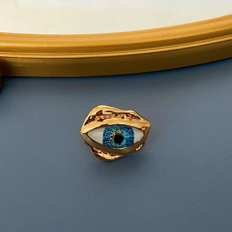 Vintage Jewelry Eye Open Ring 250121