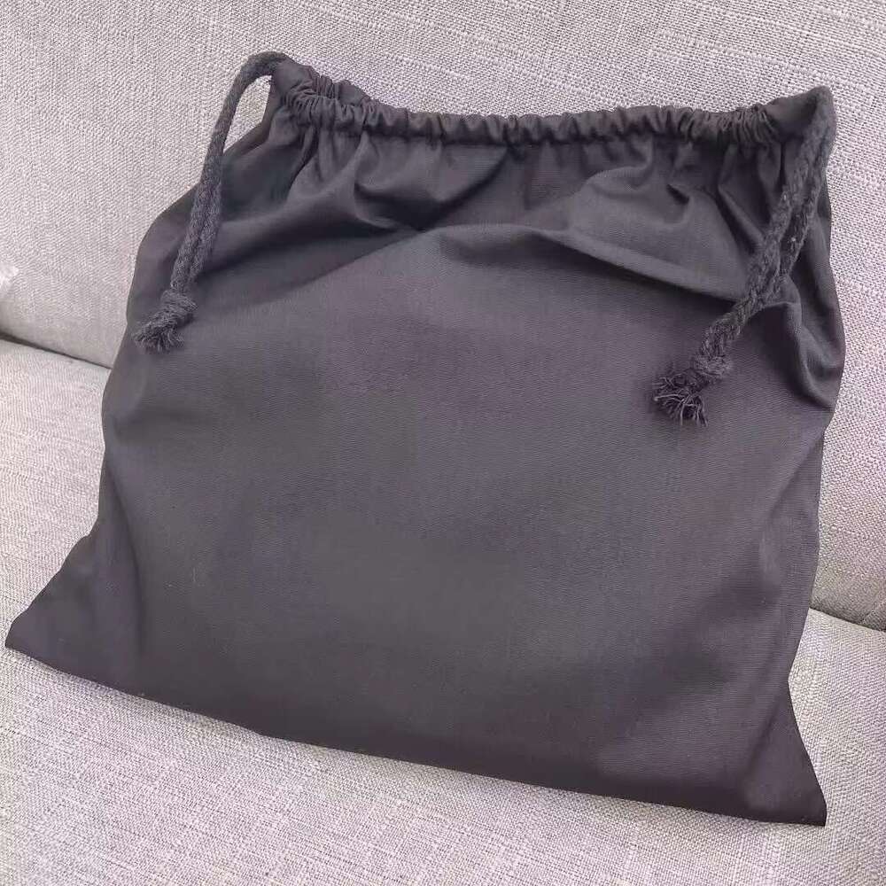 2024 New Fashionable And Trendy Commuter Handbag
