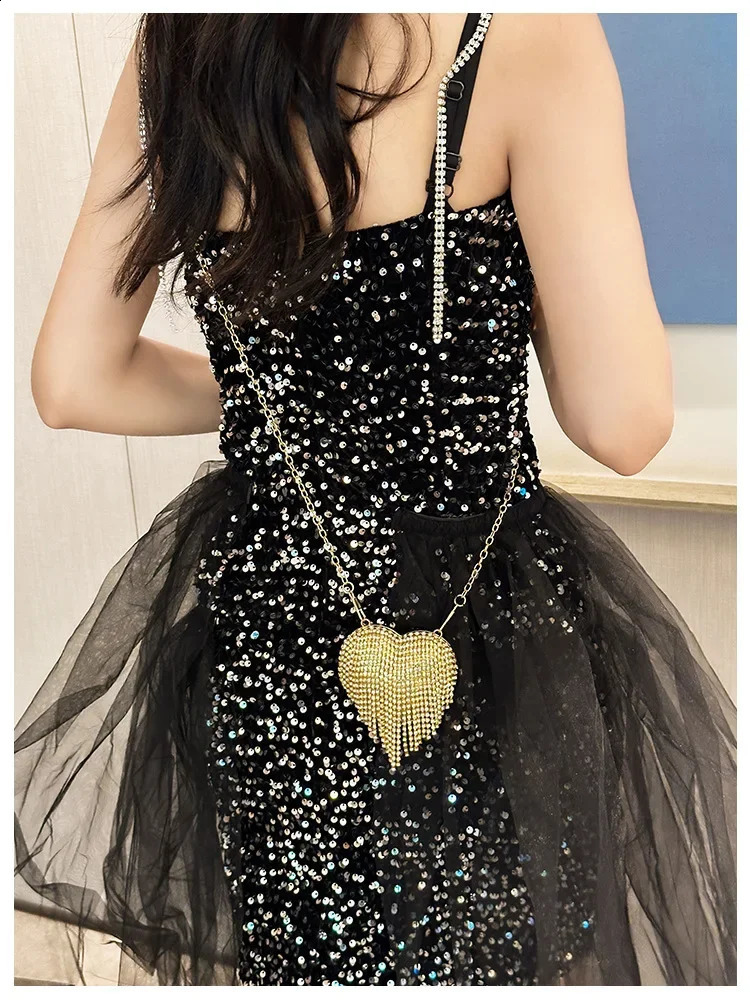 Chain Acrylic Set with Diamond Women Clutch Bag Fashion Hand Bag Heart Metal Tassel Evening Clutch for Party 250122