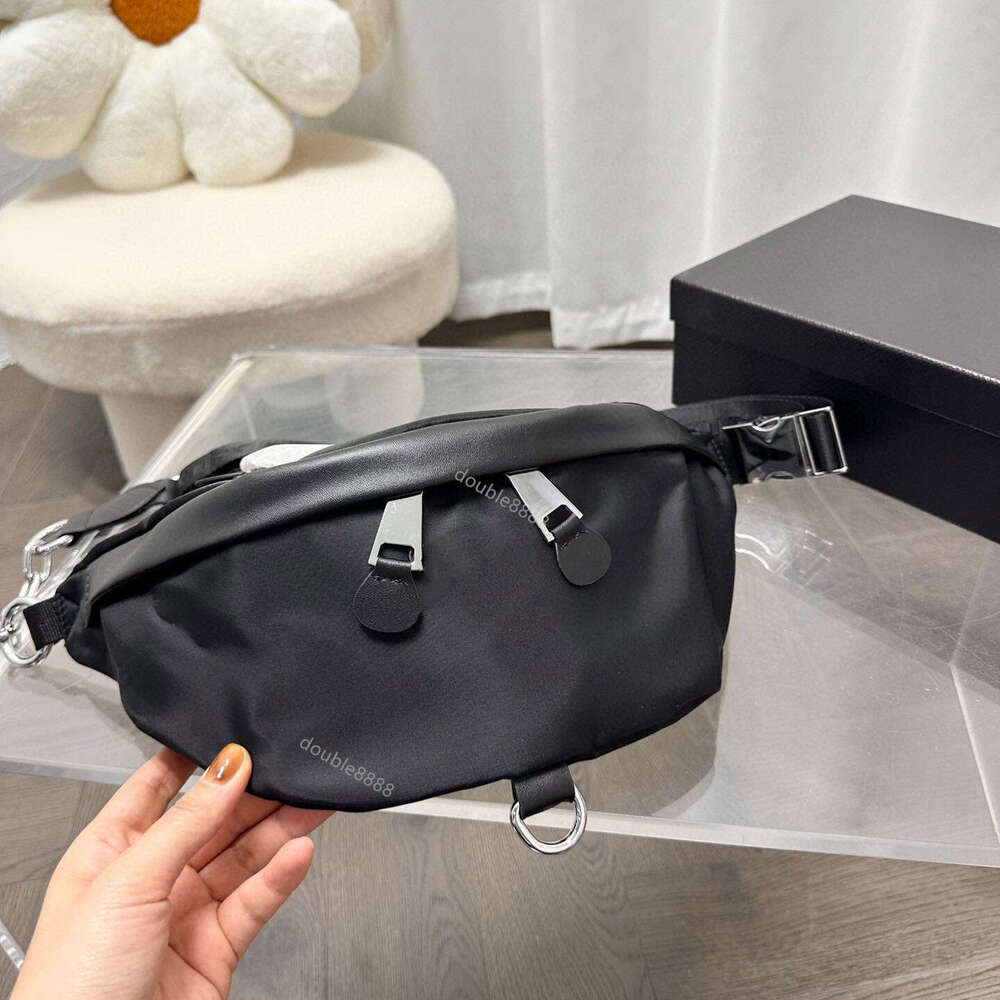 Man's Black Waist Bag Designer Nylon Messenger Shoulder Chain Bags Outdoor Men Waists Bag's Chest Bag Replacement Mobile Wallet work bag Commuter Bag