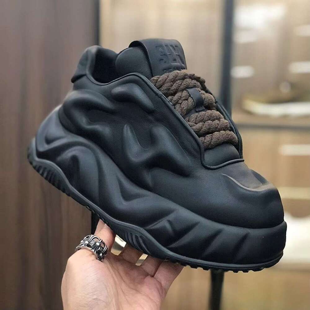 New Thick Bottom Increased Ultra-Light Non-Slip Wear-Resistant Comfortable Bread Casual Sneakers Men