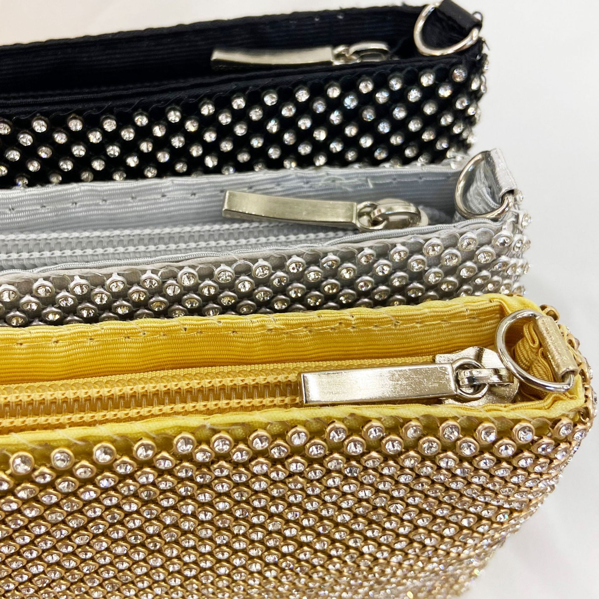 Three Centimeter Mesh Exquisite And Fashionable Rhinestone Crossbody Phone Bag With Diamond Inlay For Convenient Evening Wear