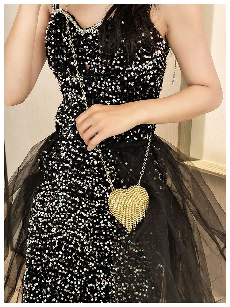 Chain Acrylic Set with Diamond Women Clutch Bag Fashion Hand Bag Heart Metal Tassel Evening Clutch for Party 250122