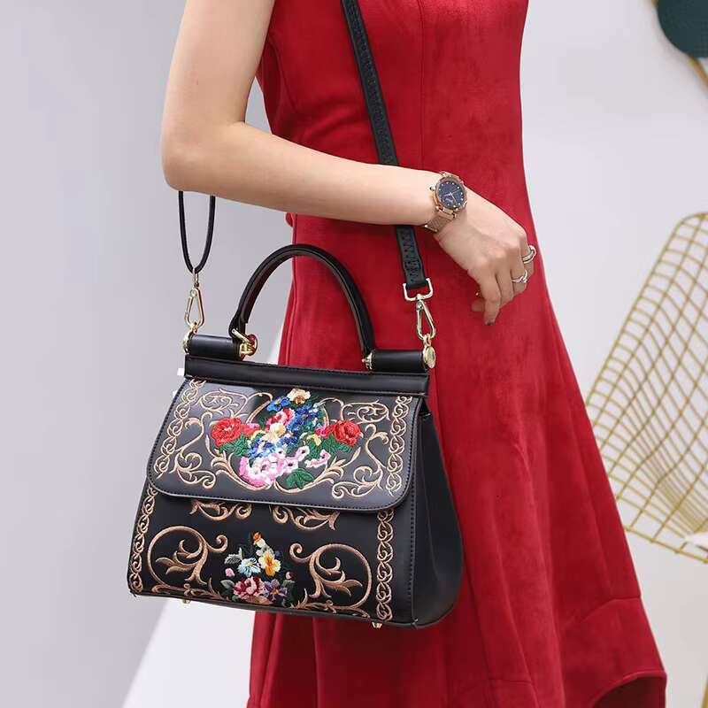 VM FASHION KISS Hand Ladies Embroidered Frame Bag Designer Women's Shoulder Ral Handbags Crossbody Bags