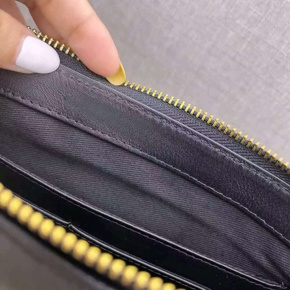 2024 New Fashionable And Trendy Commuter Handbag