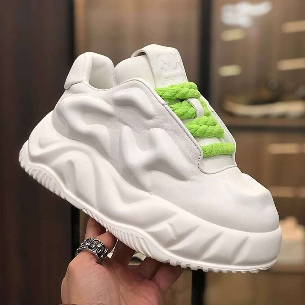 New Thick Bottom Increased Ultra-Light Non-Slip Wear-Resistant Comfortable Bread Casual Sneakers Men