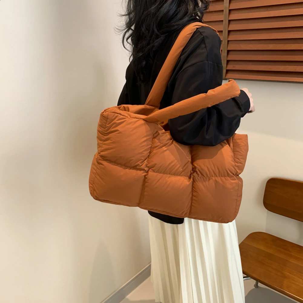 Women Padded Handbag Solid Color Quilted Puffer Shoulder Bag Large Capacity Soft Cloud Tote Bag Trendy Commuting Bags 250113