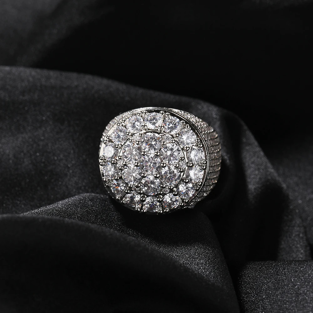 THE BLING KING Womens Round Cut CZ Stone Ring Iced Out Fllower Cluster High Quality Engagement Wedding Big Rings Jewelry 250121