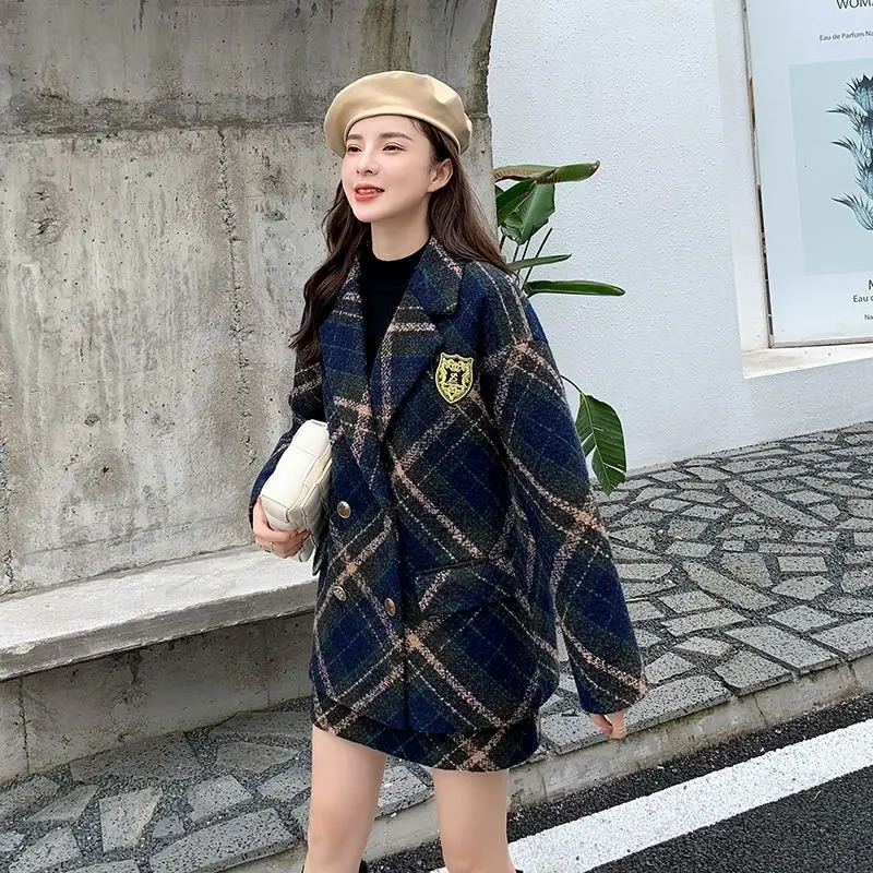 Fashionable autumn and winter womens set Korean plain coarse woolen retro slim elegant twopiece 250122