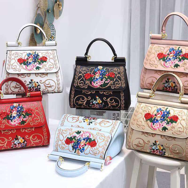 VM FASHION KISS Hand Ladies Embroidered Frame Bag Designer Women's Shoulder Ral Handbags Crossbody Bags