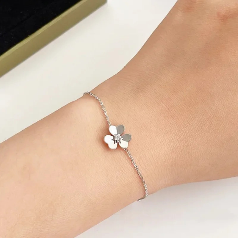925 Sterling Silver Mini Flower Bracelet Exquisite Jewelry 250110