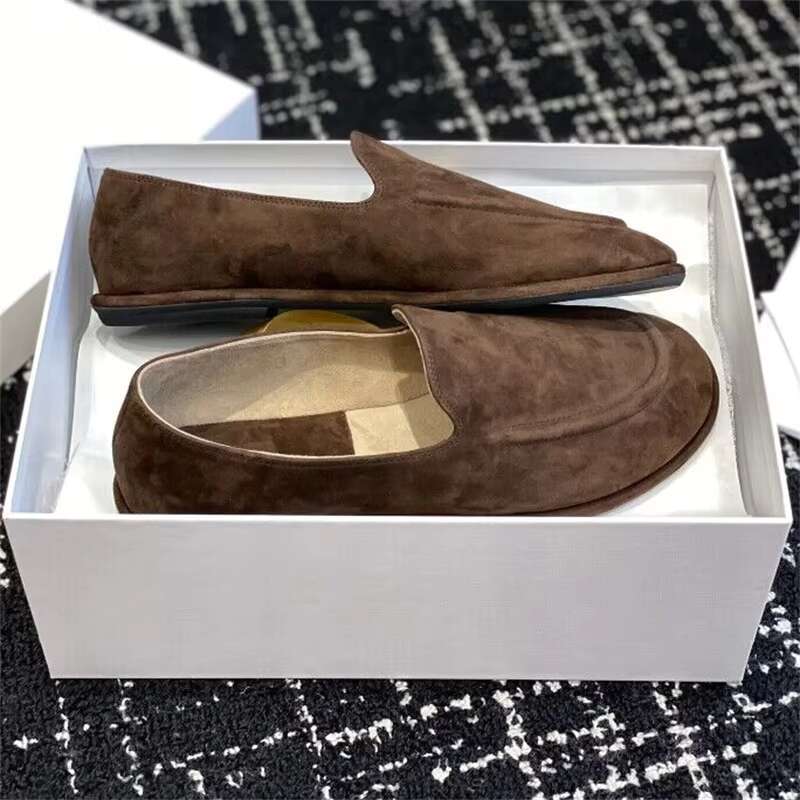 The new Lefu shoes are made of soft and feature fitted silhouette with a classic circular scalp leather ing, which