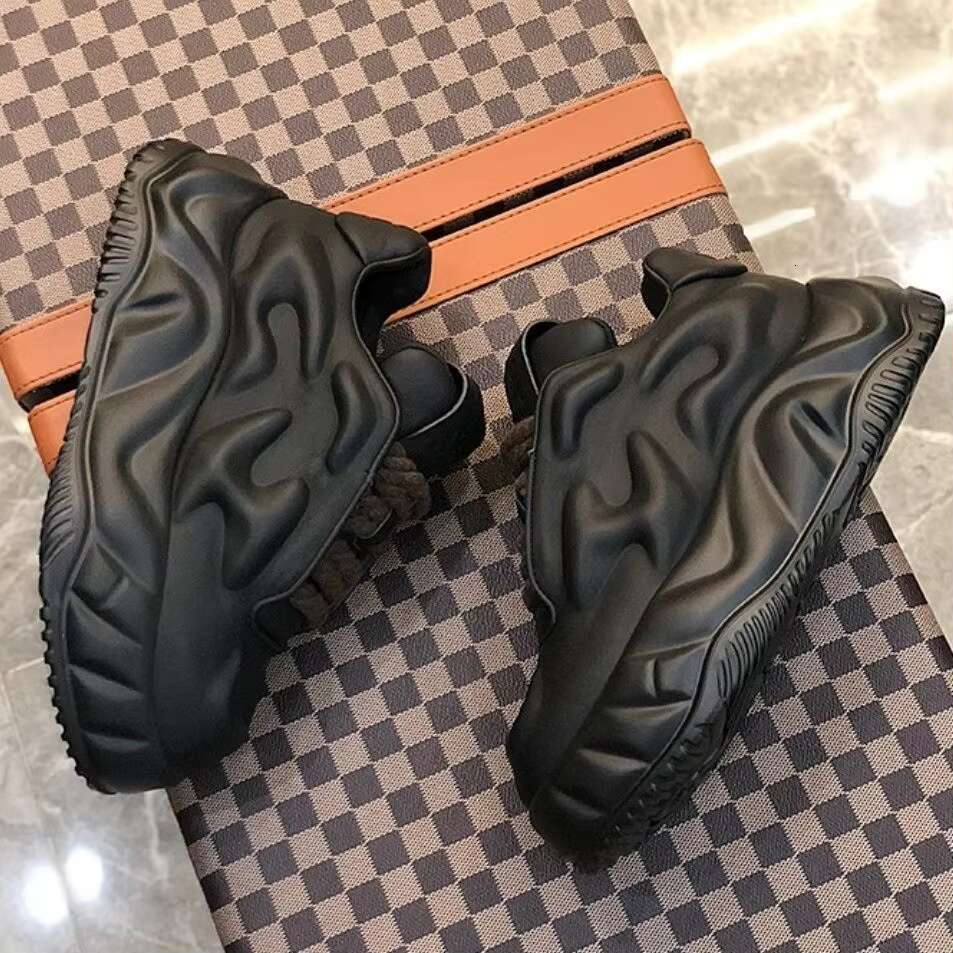 New Thick Bottom Increased Ultra-Light Non-Slip Wear-Resistant Comfortable Bread Casual Sneakers Men