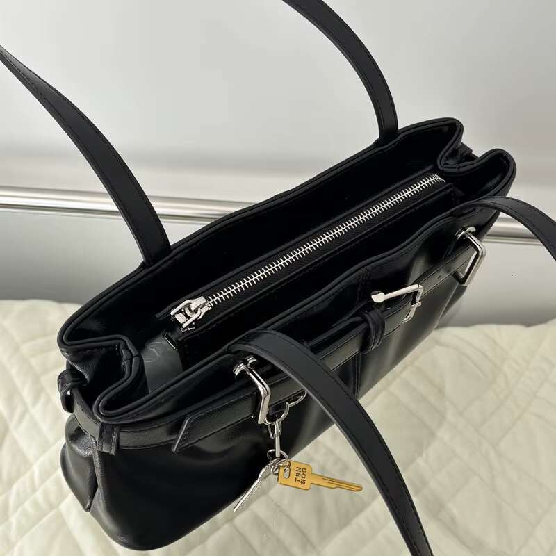 Jamhoo New Retro Versatile Underarm Shoulder Square Horizontal Handbag Wide Belt Strap Design Motorcycle Bag