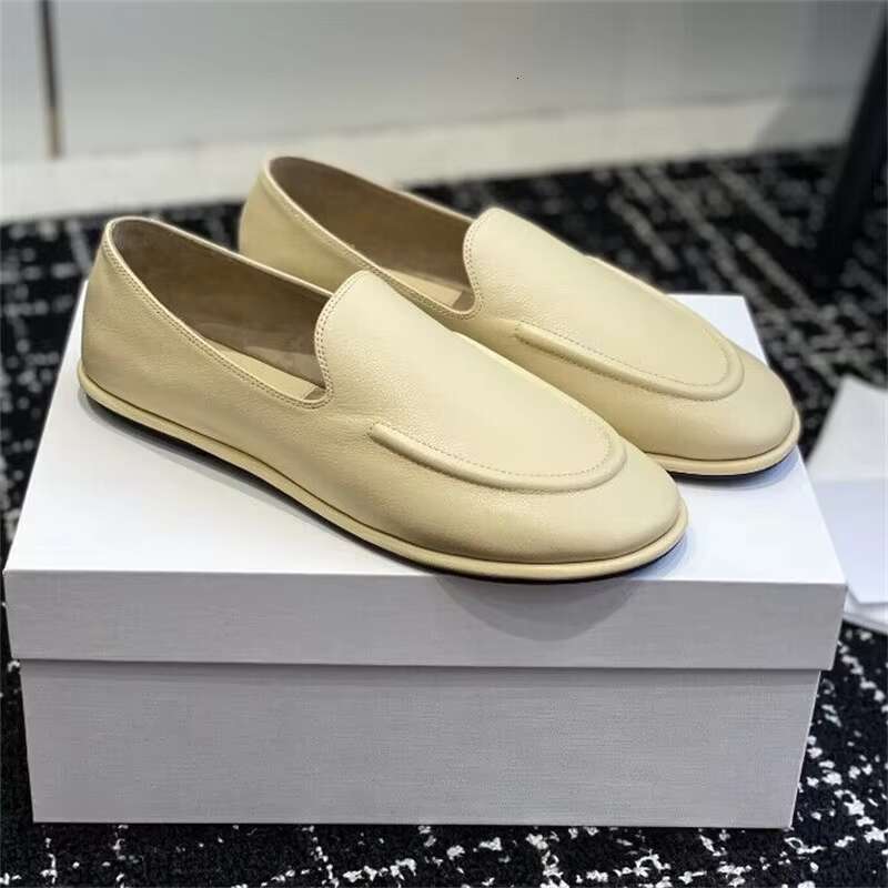 The new Lefu shoes are made of soft and feature fitted silhouette with a classic circular scalp leather ing, which