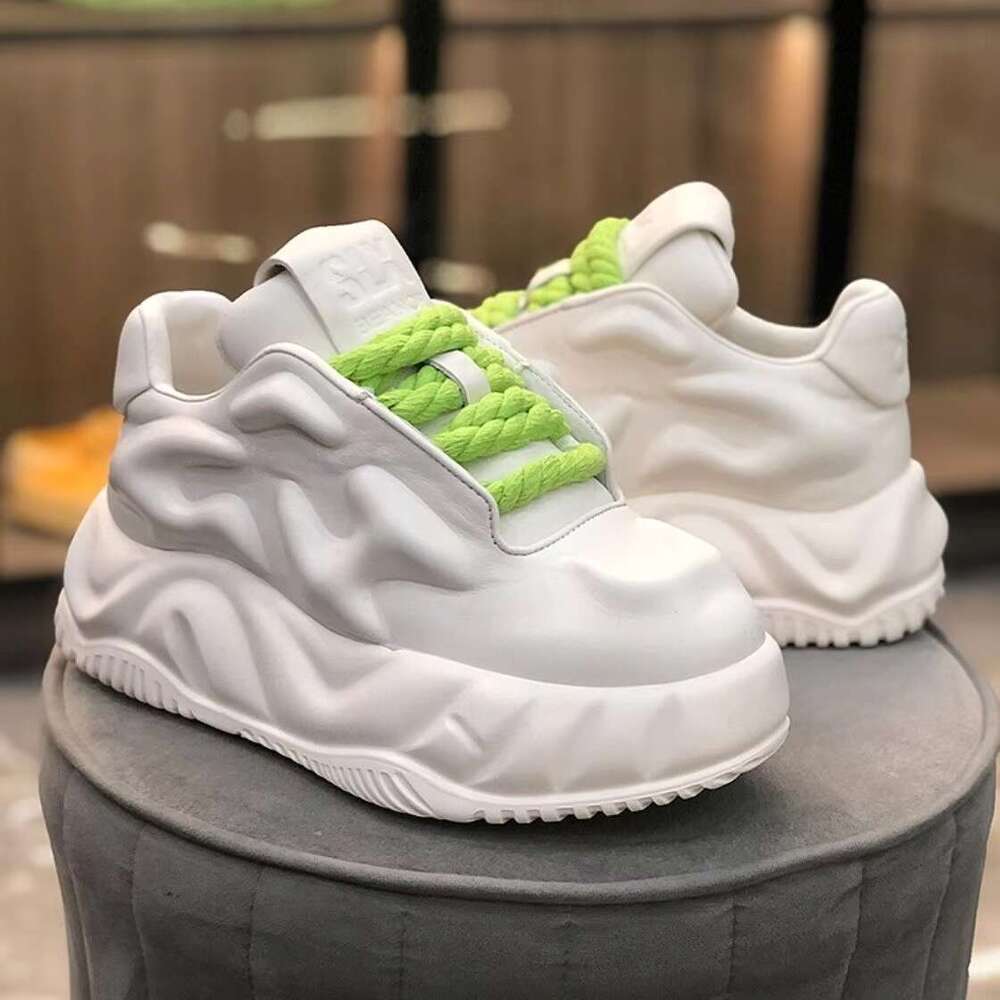 New Thick Bottom Increased Ultra-Light Non-Slip Wear-Resistant Comfortable Bread Casual Sneakers Men