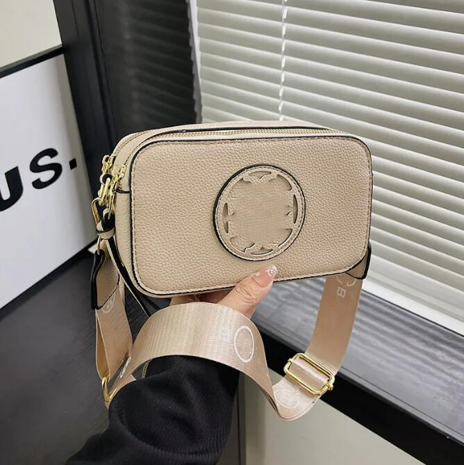 Luxury Messenger Bag: Premium Leather Crossbody Camera Bag for Men and Women