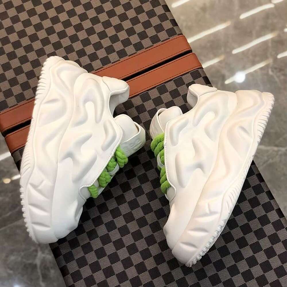 New Thick Bottom Increased Ultra-Light Non-Slip Wear-Resistant Comfortable Bread Casual Sneakers Men
