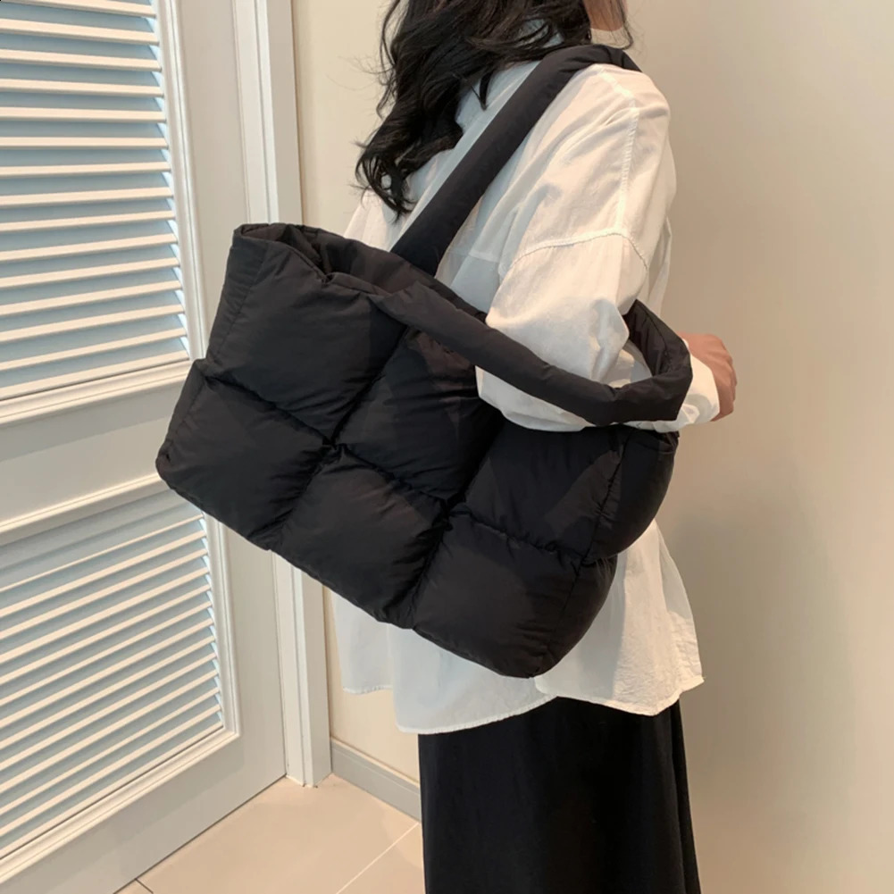 Women Padded Handbag Solid Color Quilted Puffer Shoulder Bag Large Capacity Soft Cloud Tote Bag Trendy Commuting Bags 250113